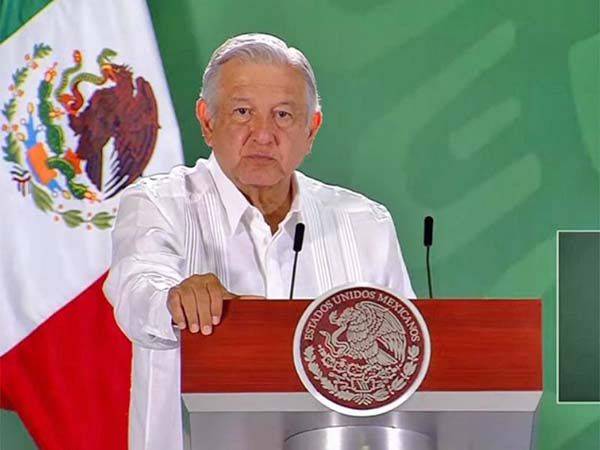 Los grupos de autodefensas no deben existir: López Obrador