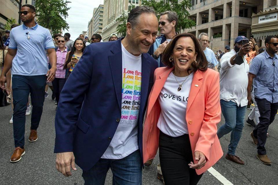 Se suma Harris a marcha LGBTQ+ en D.C.