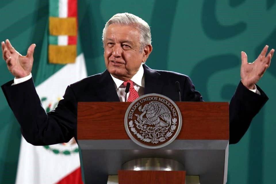 Hay que superarse, pero no aspirar a ser fifí.- AMLO