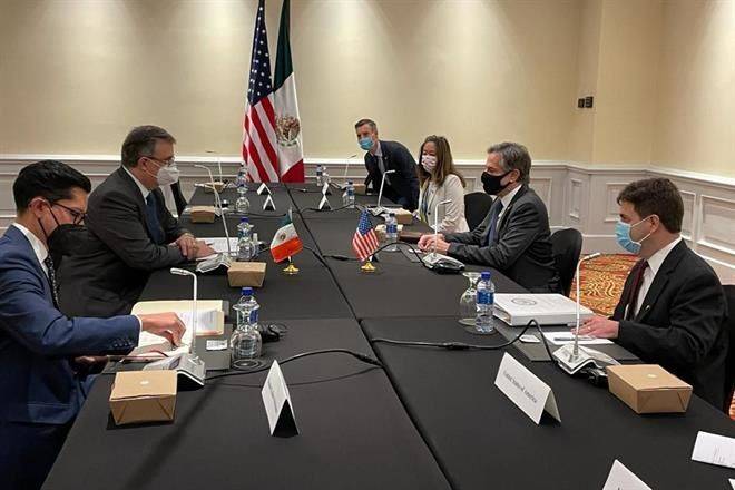 Abordan Ebrard y Blinken asunto migratorio
