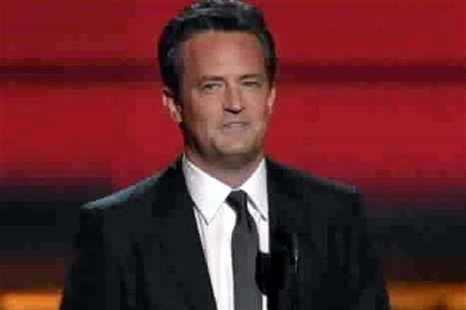 Rompe Matthew Perry su compromiso