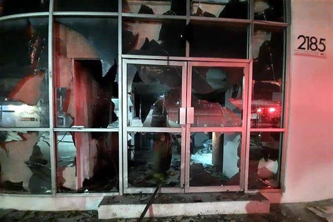 Vandalizan normalistas Instituto de Elecciones en Chiapas