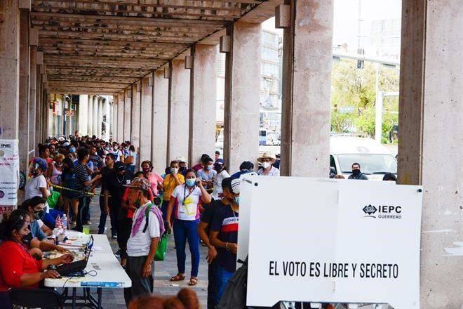 Reportan violencia, simulación y dádivas en elección