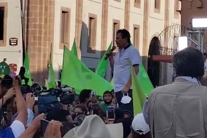 ‘Se lo va a llevar la chingada al Gobernador’