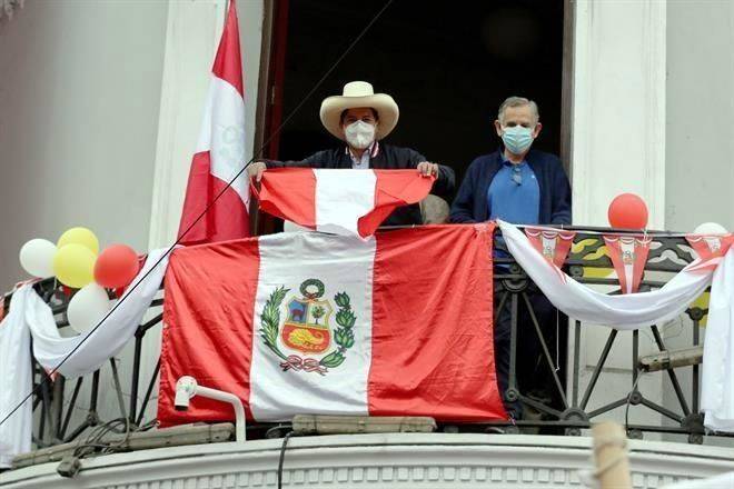 Lidera Pedro Castillo elección en Perú