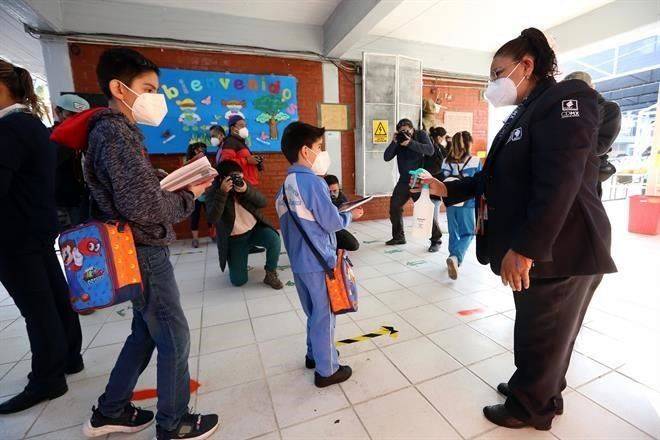Reportan 3 casos más de Covid en escuelas de CDMX
