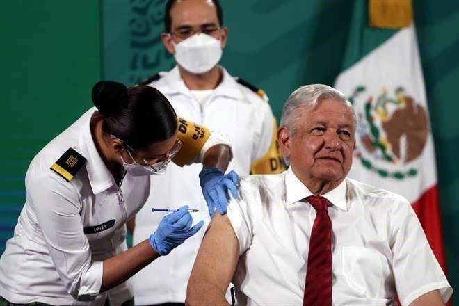 Aplican a AMLO segunda dosis anti-Covid