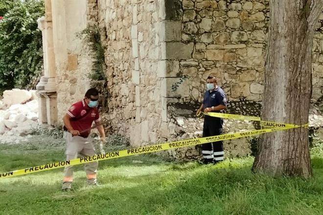 Provocan lluvias derrumbe en fachada de capilla en QR