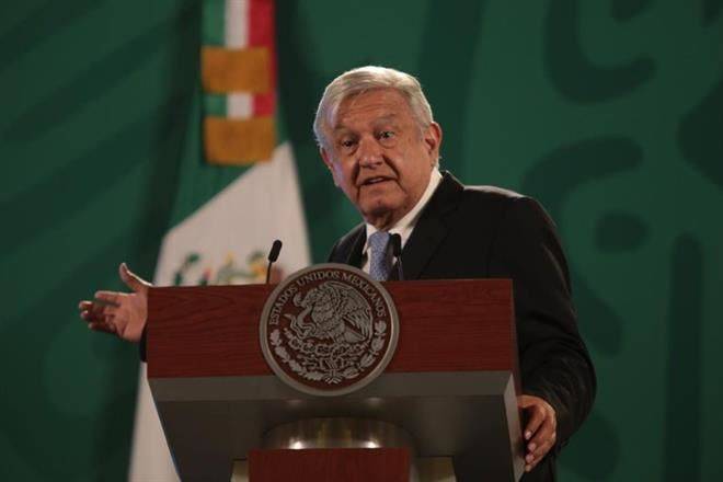 ‘Clase media permitió fascismo de Hitler y apoyó a Pinochet’