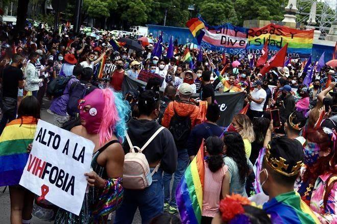 Marchan 30 mil personas por orgullo LGBT+ pese a Covid
