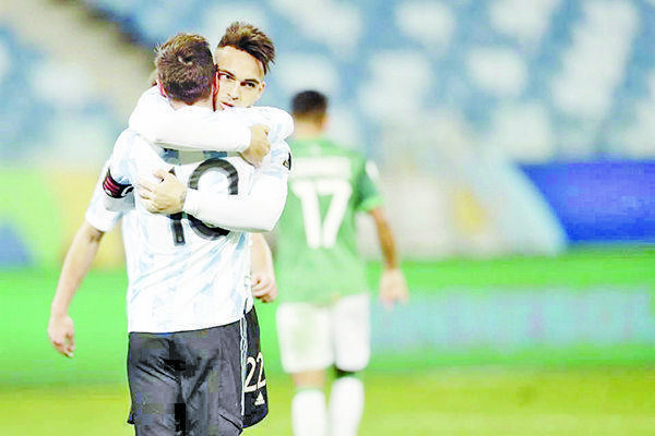 Colabora Messi con doblete en goleada de Argentina