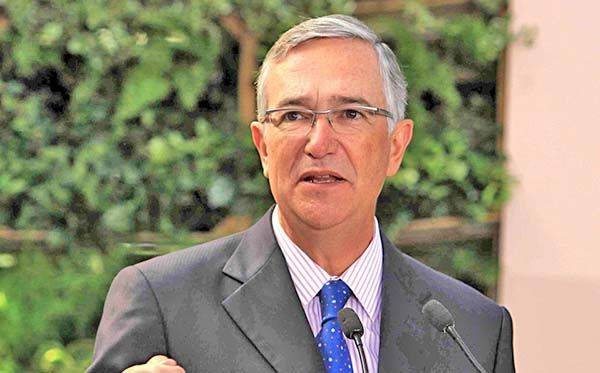 Banco Azteca se prepara para aceptar bitcoin en México, anuncia Ricardo Salinas