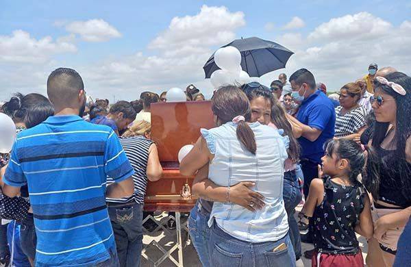 Entre llanto y dolor dan Adiós a Yoselín