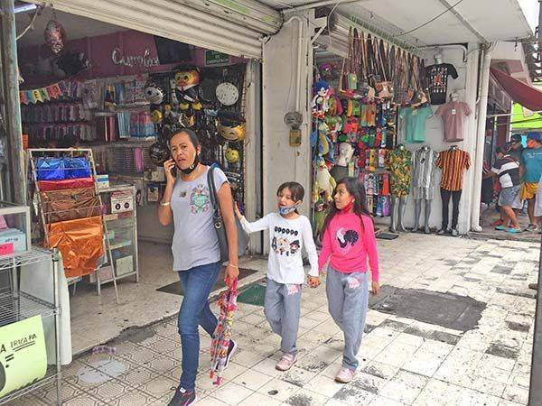Pide comerciante no arriesgar a sus hijos