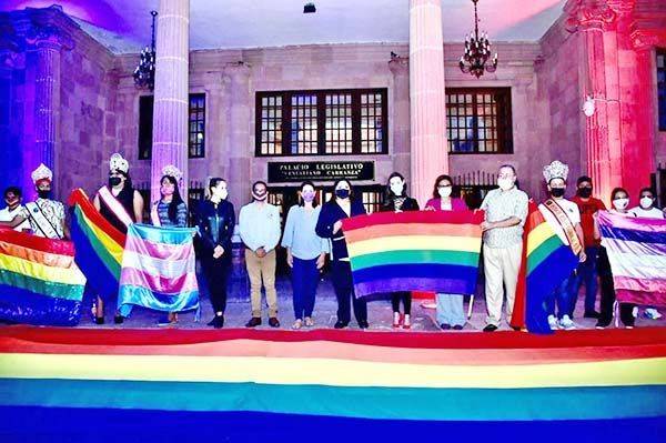 Enciende luces por día del orgullo LGBTTTIQ+