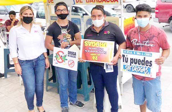 Reparten trípticos contra las drogas