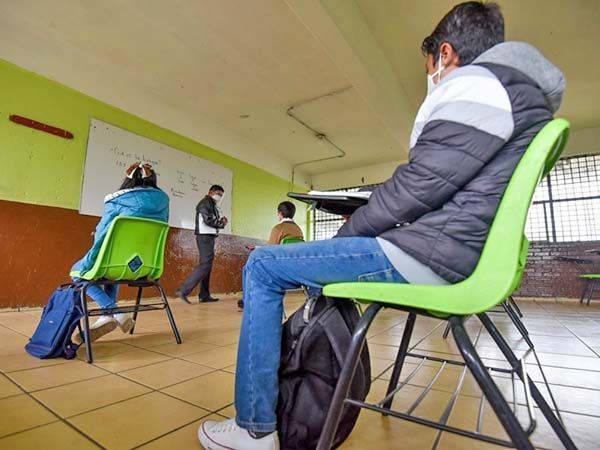 Escuelas y secundarias podrán reabrir el lunes en Nuevo León