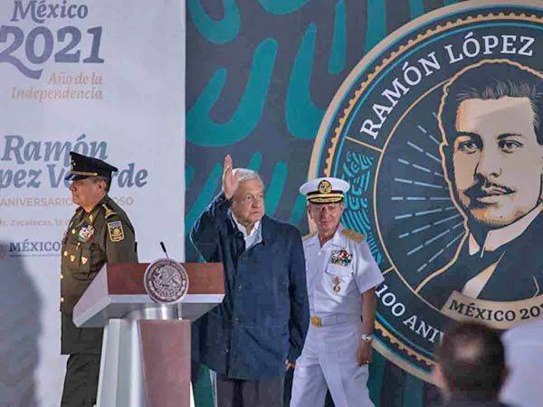 Exige AMLO a intelectuales tomar partido
