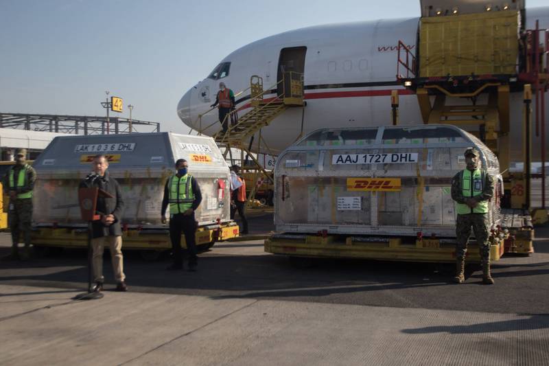Llegan a México más de 1 millón de vacunas COVID de AztraZeneca, procedentes de EU
