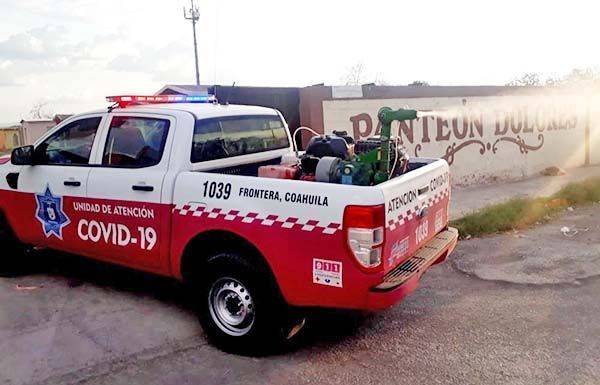 Fumigan cementerio por el Día del Padre