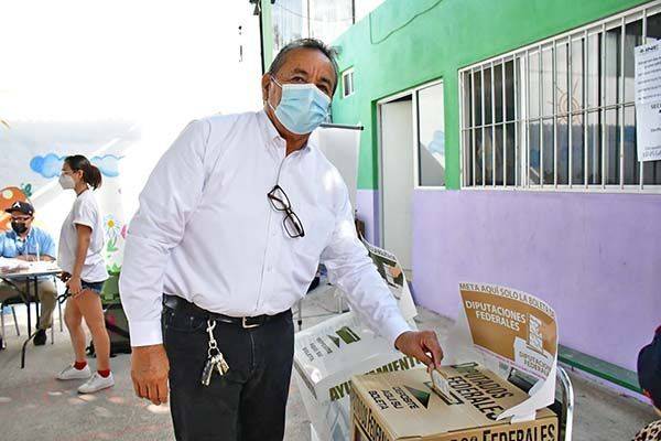 Emite su voto Agustín Ramos