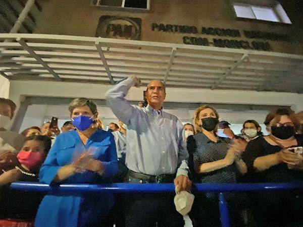 Se proclama ganador