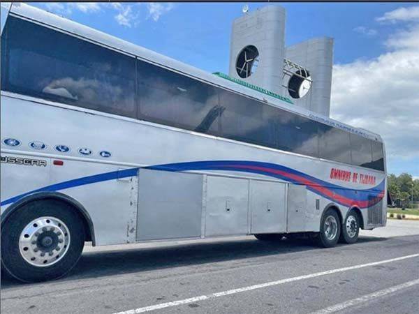 Hallan a 22 migrantes de Bangladesh en autobús de turismo en Puebla