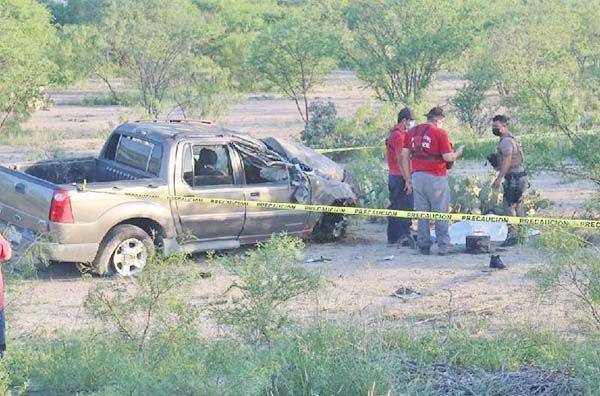Muere joven en volcadura