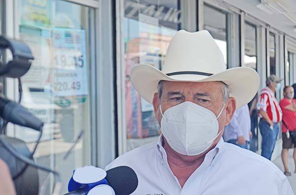 Recorre Lencho Siller nuevo embanquetado