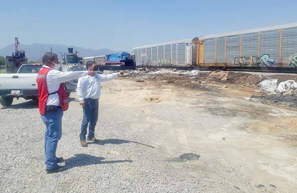 Alarma en vecinos por olor a alquitrán