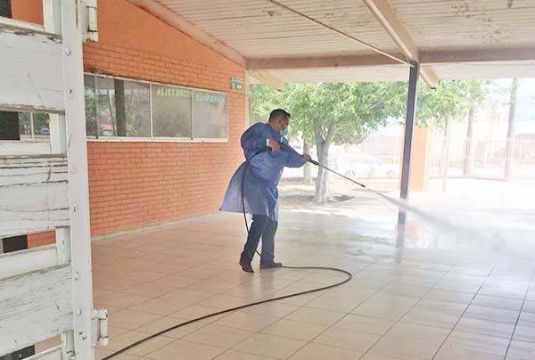 Sanitizan en Frontera centros para votación