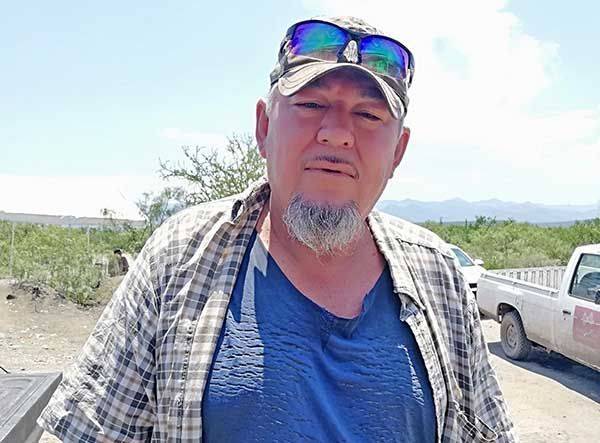 Sepulta a hermano y regresa a trabajar