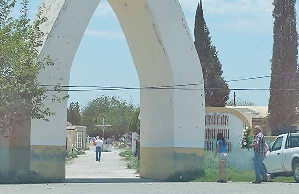 Panteón vacío y depósitos llenos