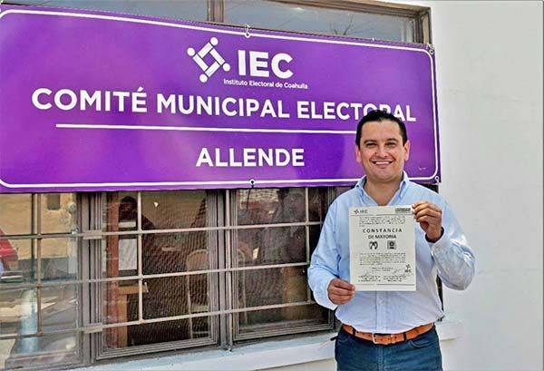 Recibe constancia de mayoría “Pepe” Díaz