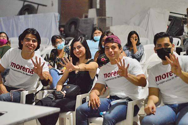 Se reúne Roberto Piña con jóvenes