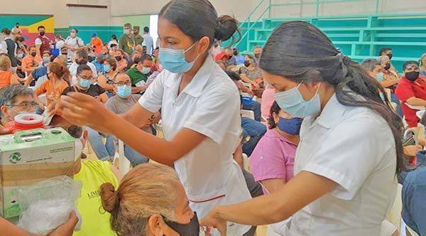 Cumple Frontera con jornada de vacunación
