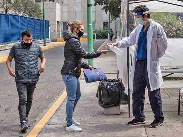 Pandemia de covid redujo la clase media en América Latina, alerta el Banco Mundial