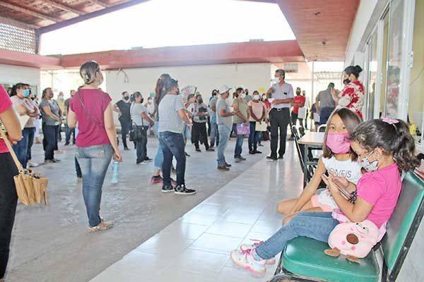 Inconformes cientos con escuela asignada