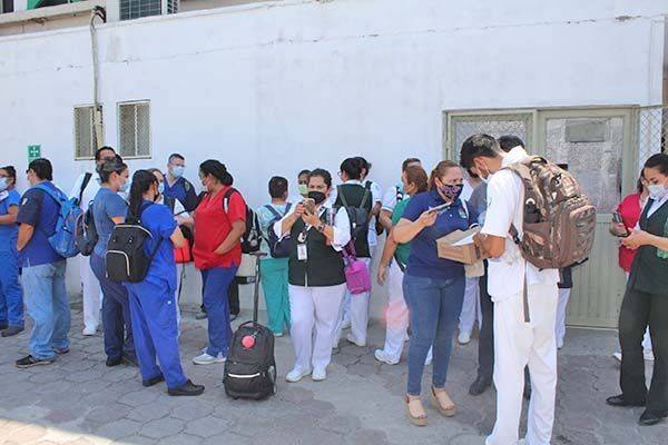 Protestan por calor infernal en Clínica 7