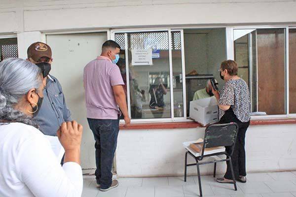 Llegan a escuelas kits de limpieza