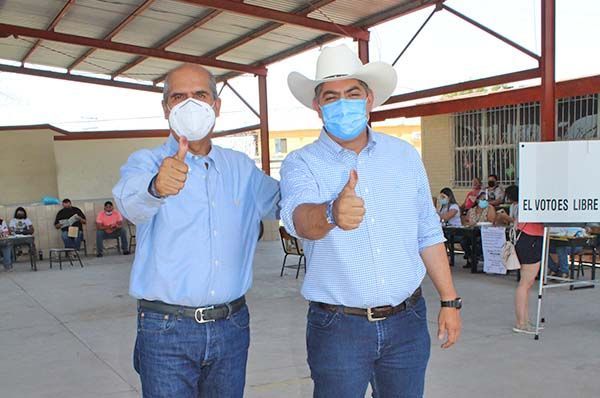 En ambiente pacífico vota el doctor Dávila