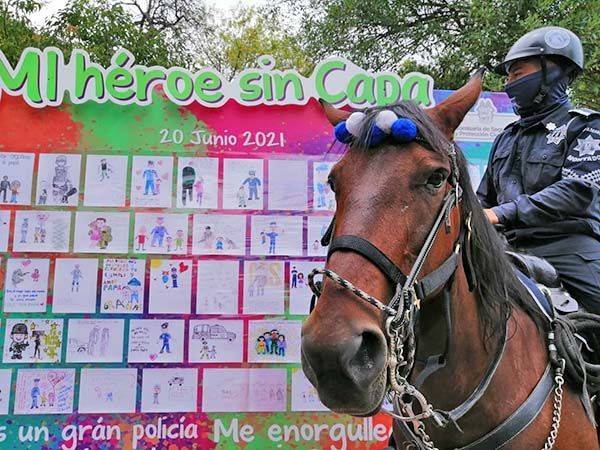 Expone Comisaría “Mi héroe sin capa”