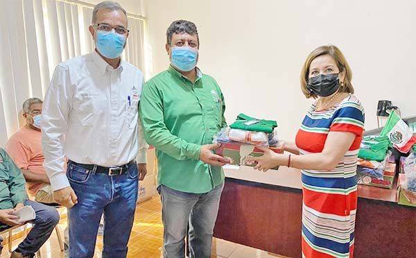 Uniforma alcaldesa a empleados de SIMAS