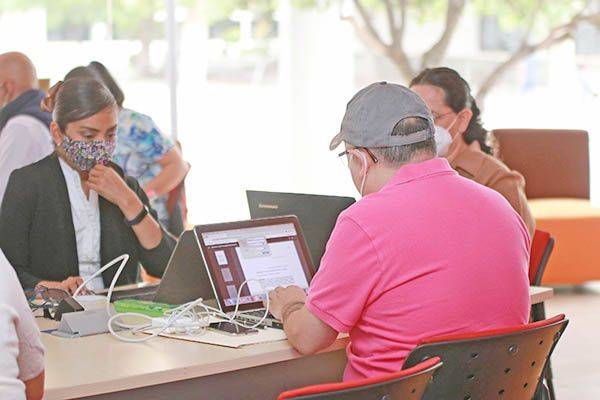Presentan taller de comunicación