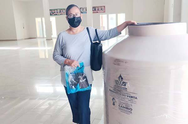 Entrega San Buena tinacos subsidiados