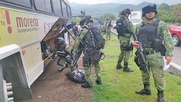 ¿Traía o no logo de Morena? Camión con droga oculta en Michoacán genera controversia