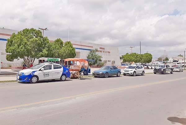 Se vacunan más de mil en brigada de 40 y más