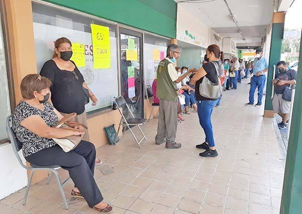 Entrampa burocratismo pago de tarjetas vacías