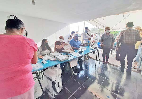 Derrochan “minipartidos” 26 mdp y no alcanzan 3%