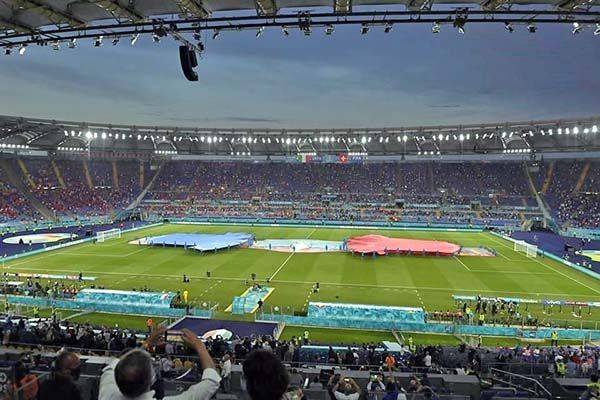 Desactivan bomba antes del Italia-Suiza